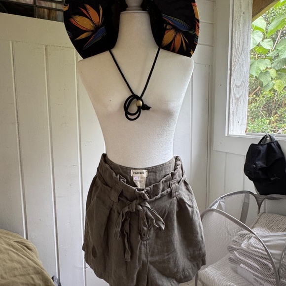 L’AGENCE Army green linen paper bag shorts - Picture 3 of 4